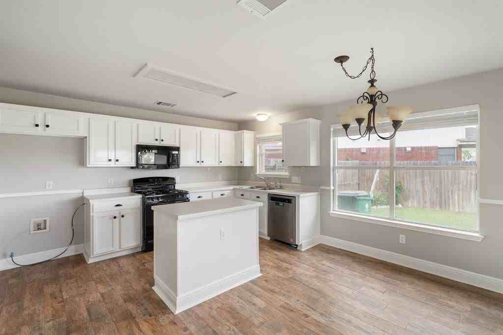 1501 Van Horn Dr - Photo 2 of 8