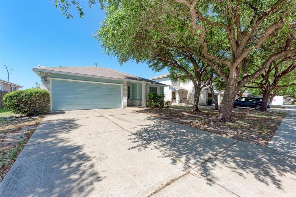 1424 Fort Lloyd Pl - Photo 2 of 8