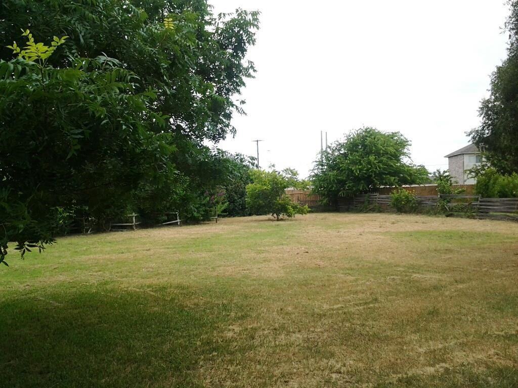 3215 Elizabeth Anne Ln - Photo 2 of 8