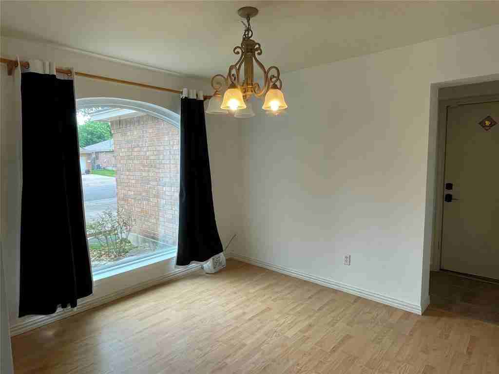 2215 Ada Ln - Photo 3 of 8