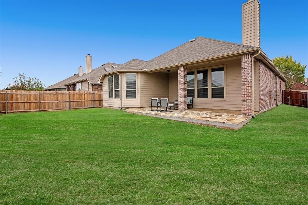 3201 Barkwood Dr - Photo 4 of 29