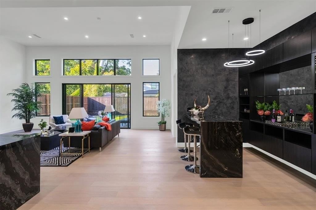 3737 Cortez Dr - Photo 4 of 40