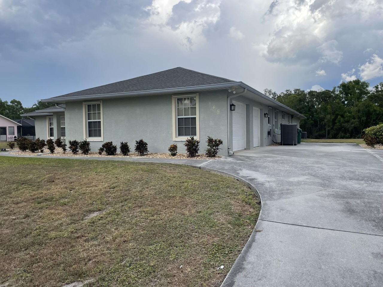 145 Sw Hawthorne Cir - Photo 2 of 37