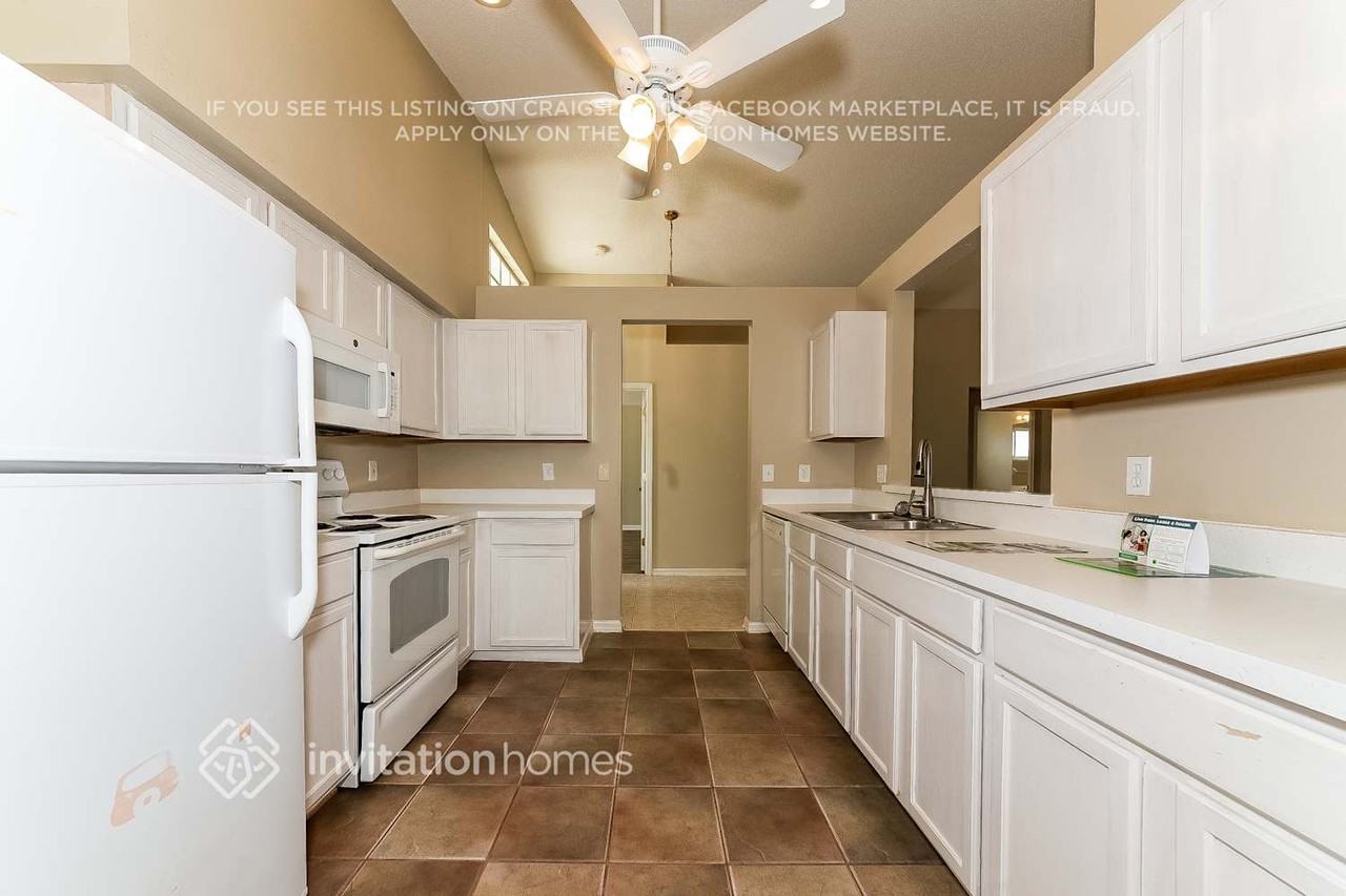4821 Sabal Harbour Dr - Photo 5 of 17