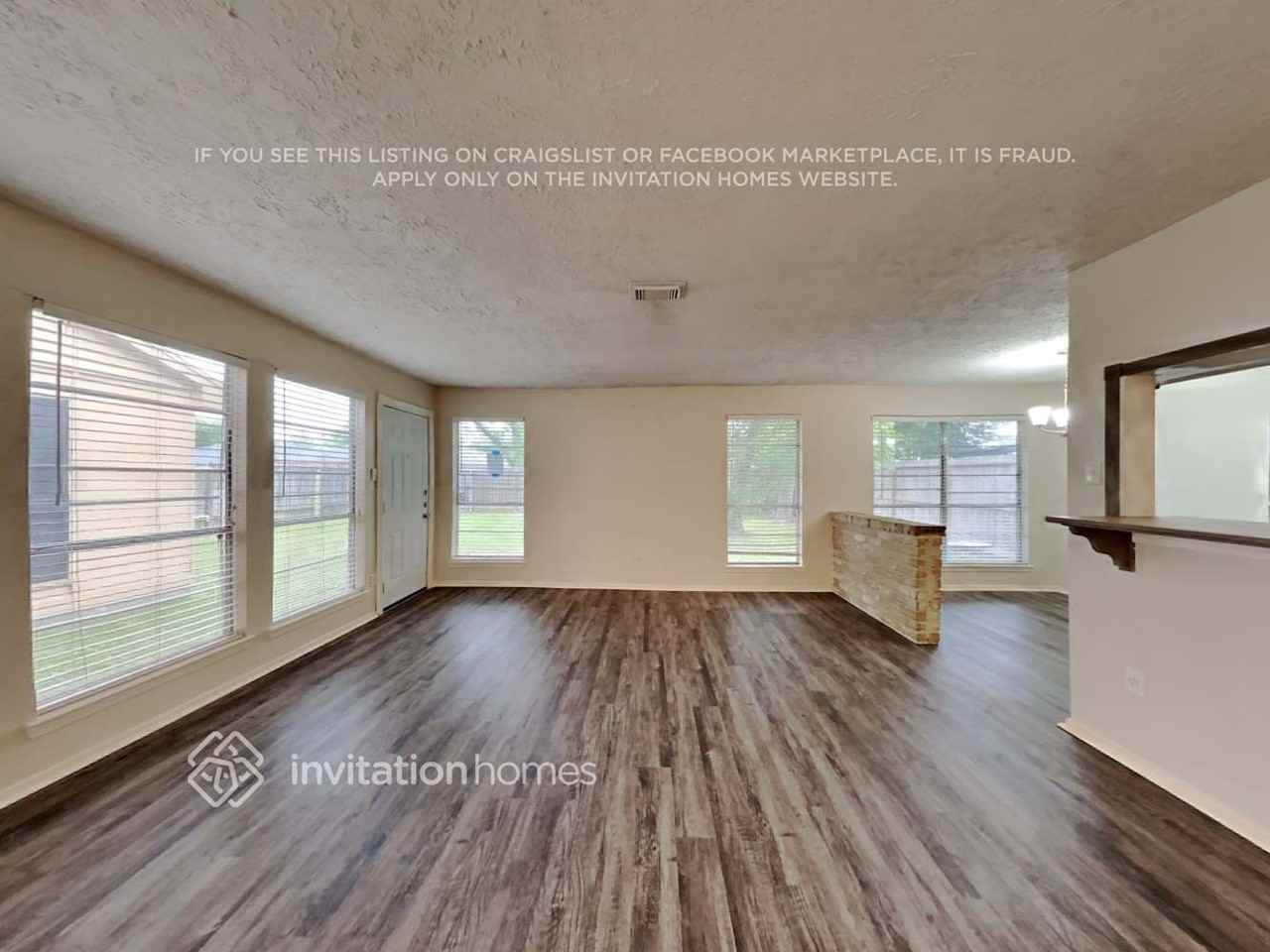 2835 Pilgrims Point Dr - Photo 3 of 14