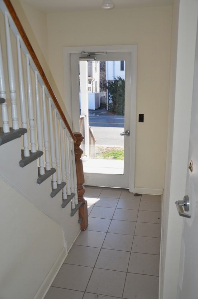 9 Winfield St #1stFL - Photo 3 of 16