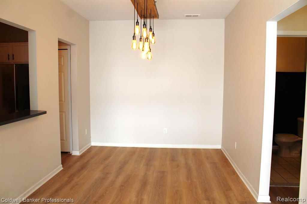 2104 TRAILWAY 2 - Photo 5 of 18