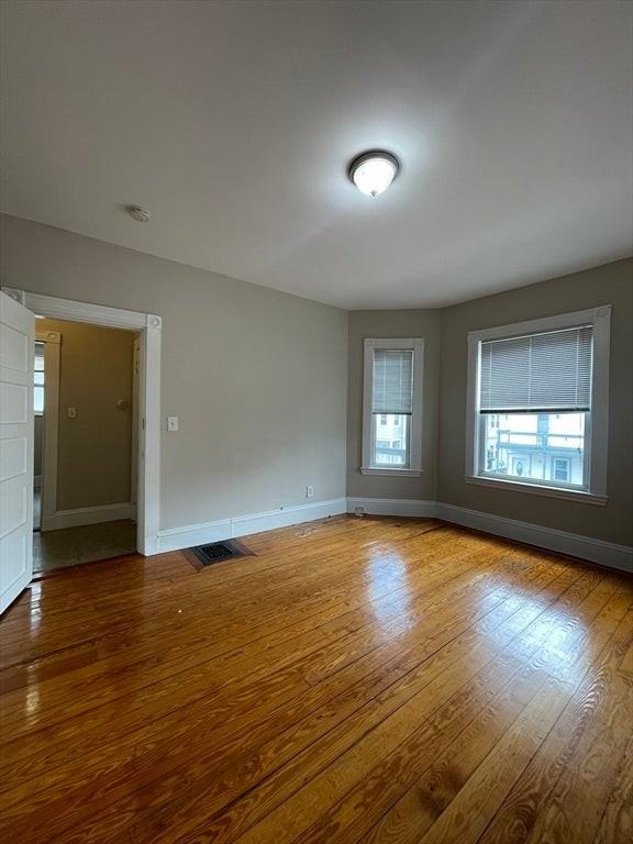 100 Lonsdale St - Photo 4 of 18