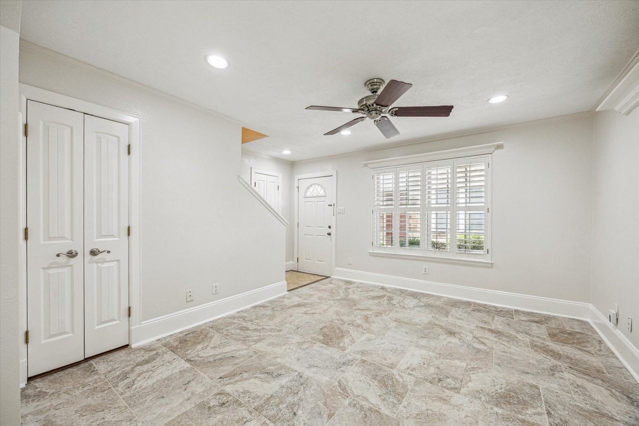 515 Tallowood Rd - Photo 3 of 10