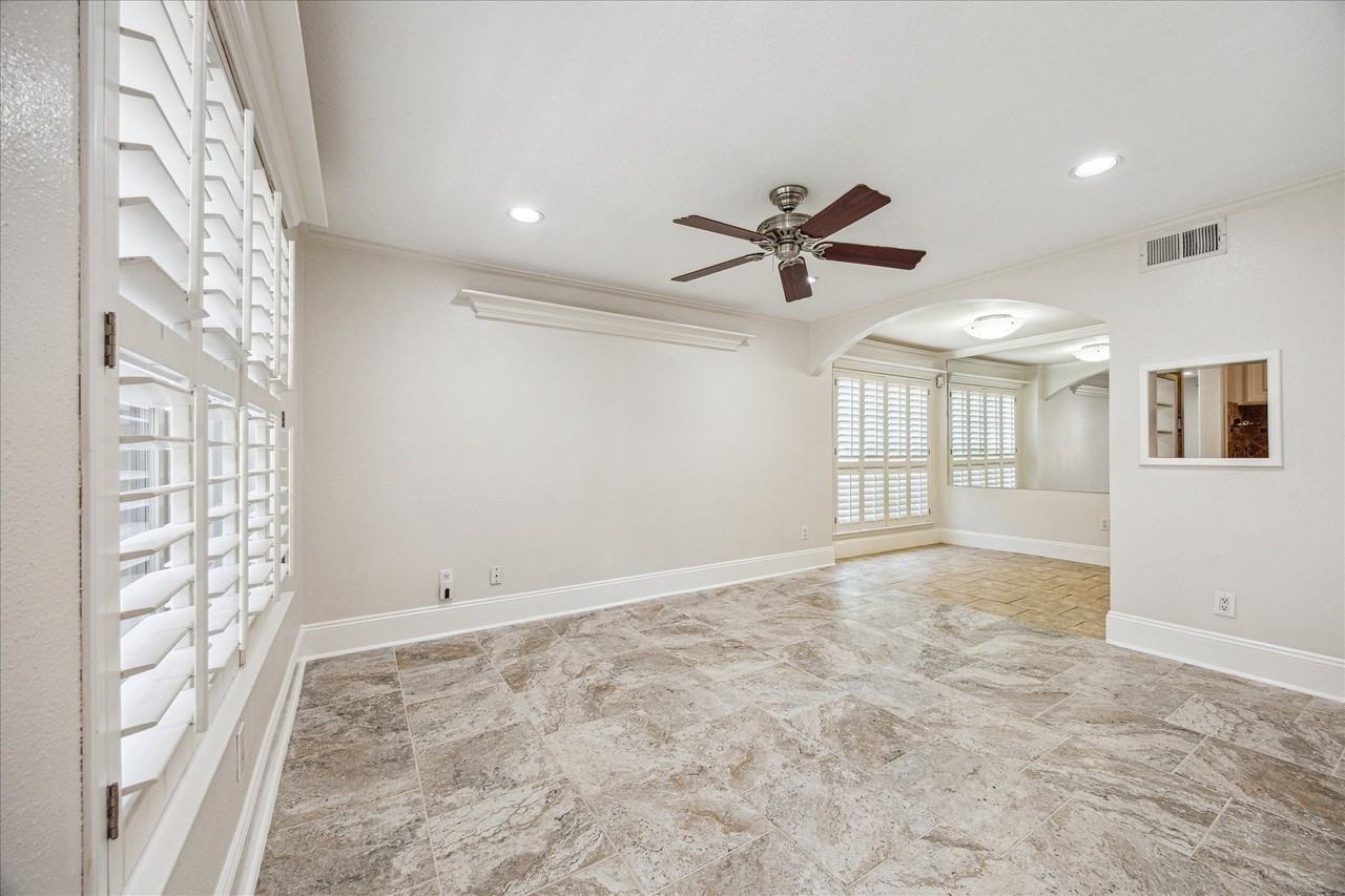 515 Tallowood Rd - Photo 5 of 10