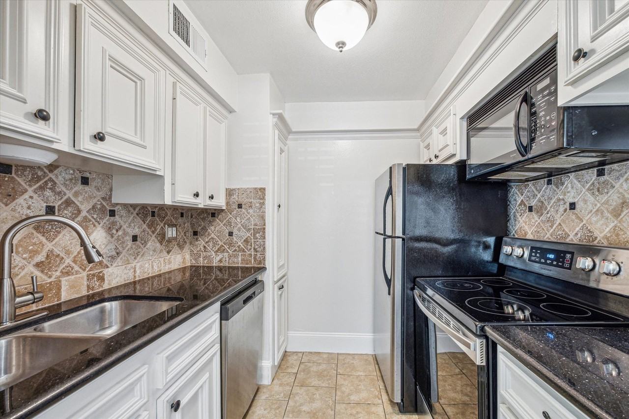 515 Tallowood Rd - Photo 7 of 10