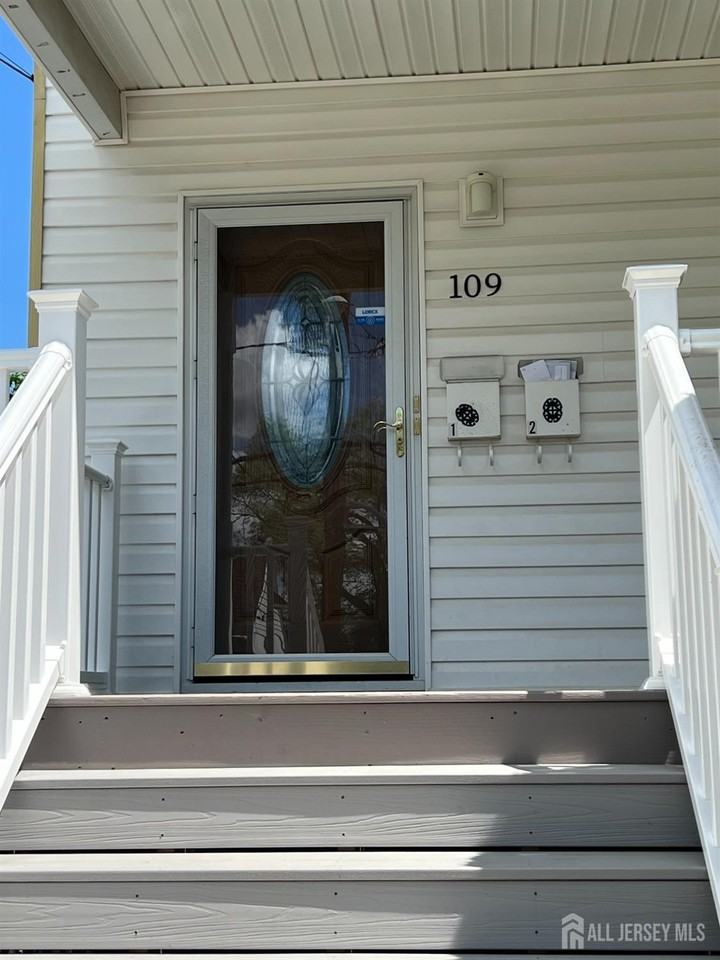 109 S 8th Ave - Photo 2 of 27