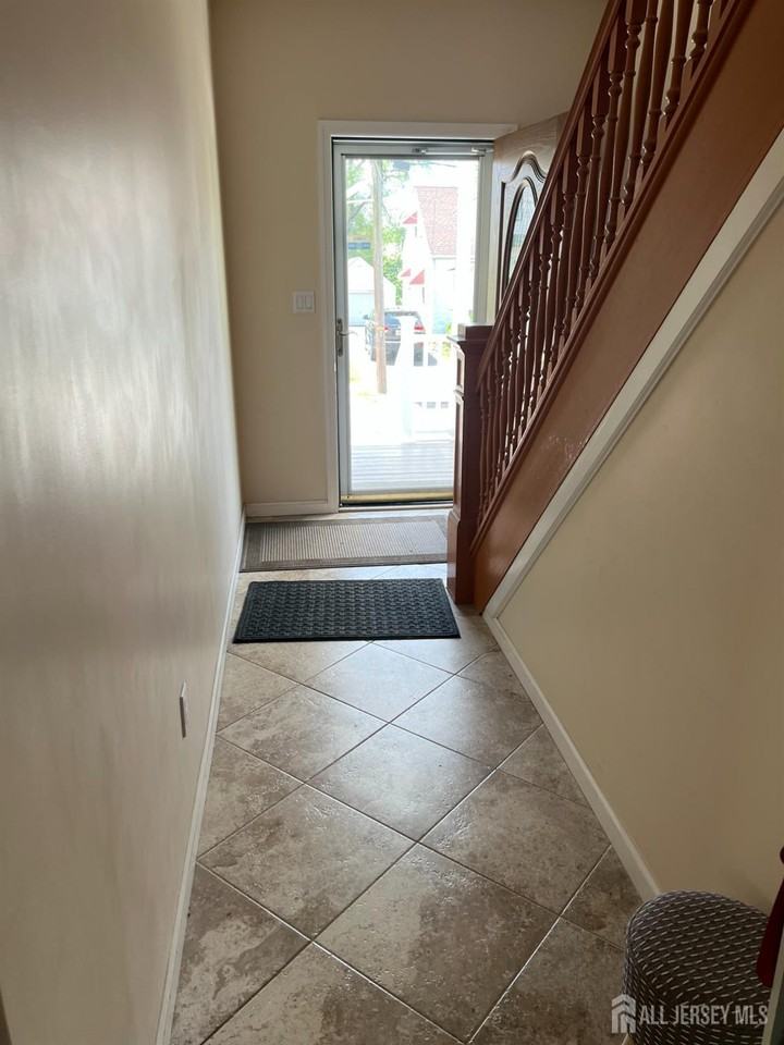 109 S 8th Ave - Photo 3 of 27