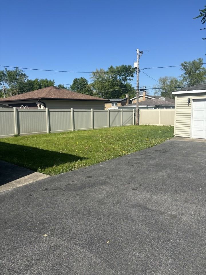 14423 Tripp Ave - Photo 3 of 3