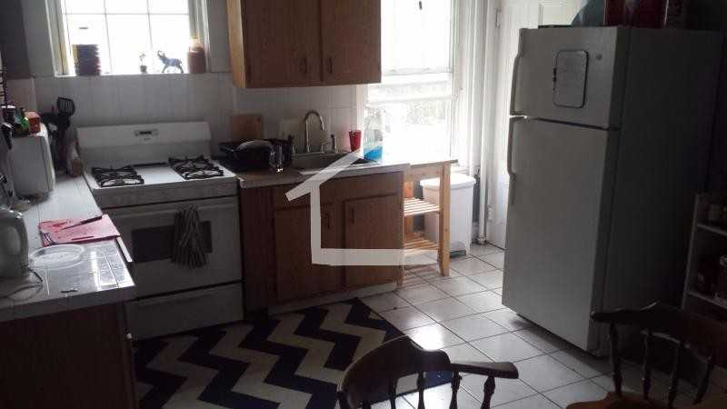 22 Everett Sq #1 - Photo 3 of 6