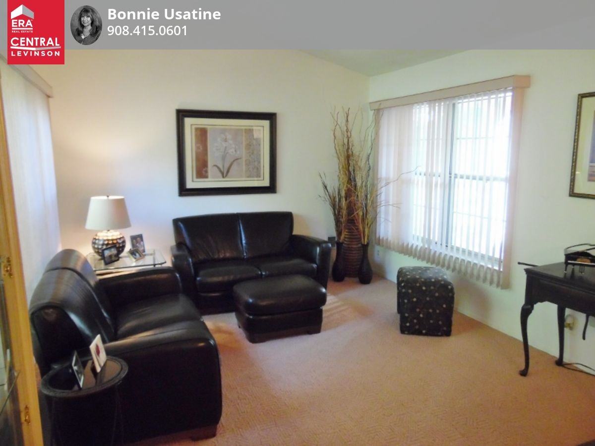 2 Edinburgh Dr - Photo 2 of 41