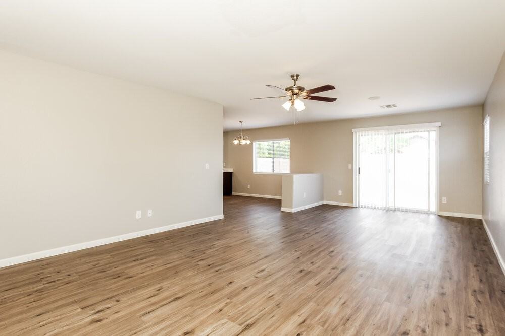 12602 W Windrose Dr - Photo 4 of 17