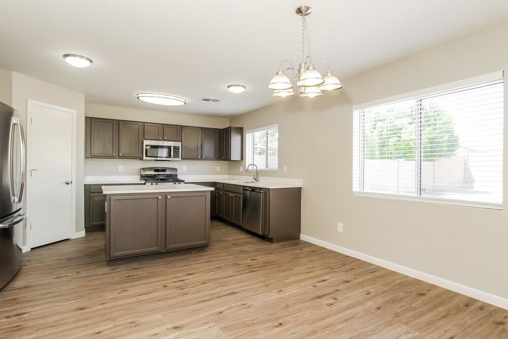 12602 W Windrose Dr - Photo 6 of 17
