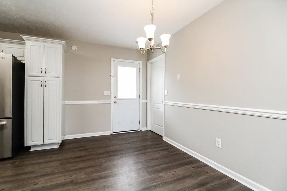 1403 Huddersfield Dr - Photo 5 of 16