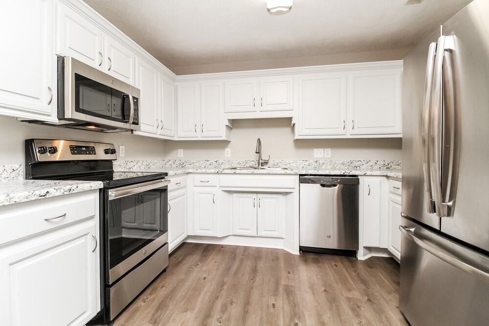 1403 Huddersfield Dr - Photo 6 of 16