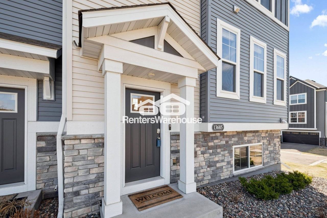 13685 Marsh View Blvd - Photo 2 of 31
