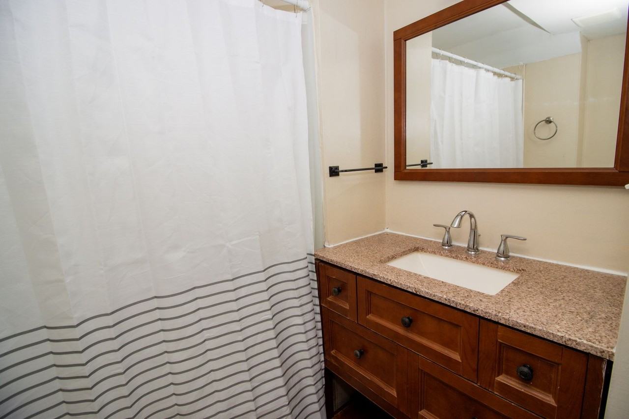 1325 W 91st St - Photo 4 of 12