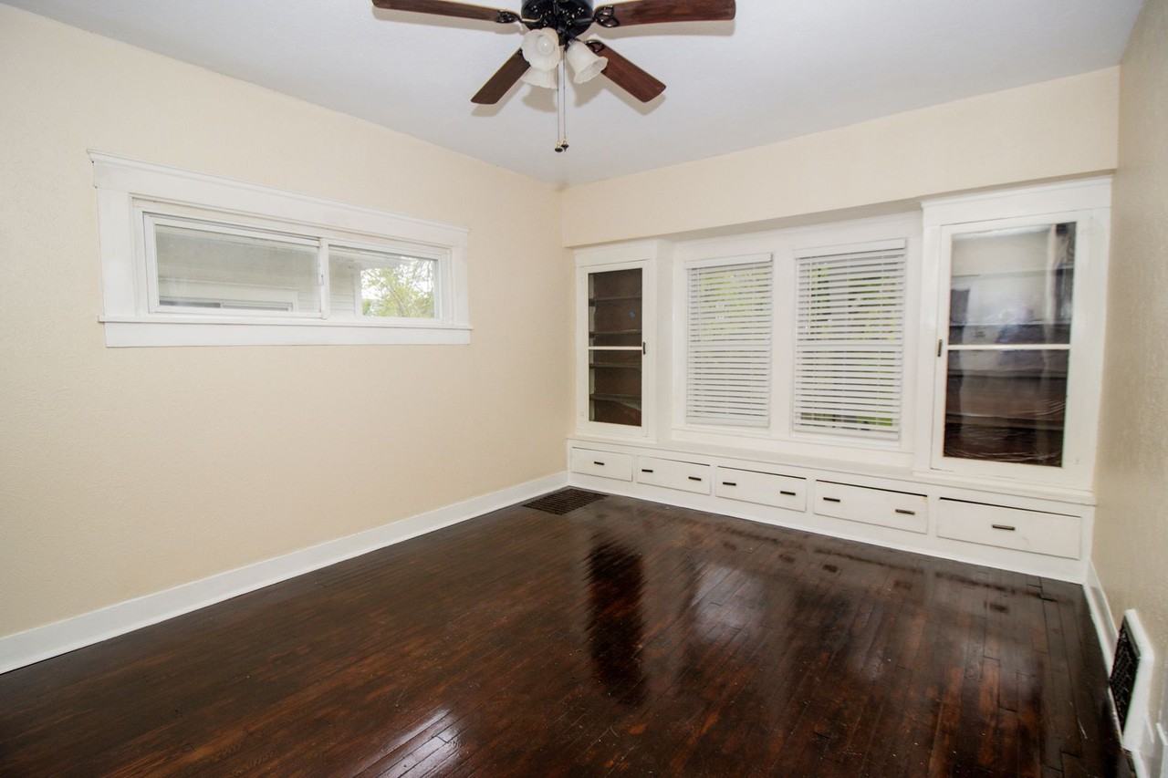 1325 W 91st St - Photo 5 of 12