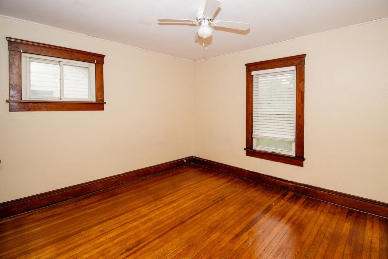 1325 W 91st St - Photo 7 of 12