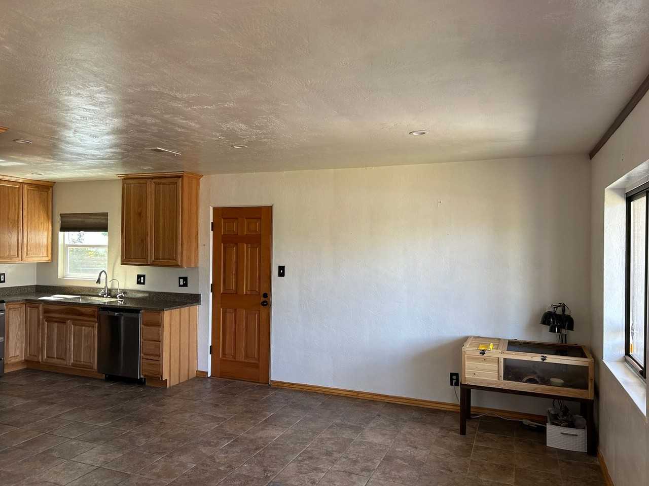 940 Brentwood Dr - Photo 3 of 12