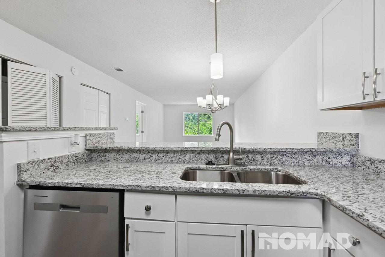 1667 Eagles Pl - Photo 4 of 17