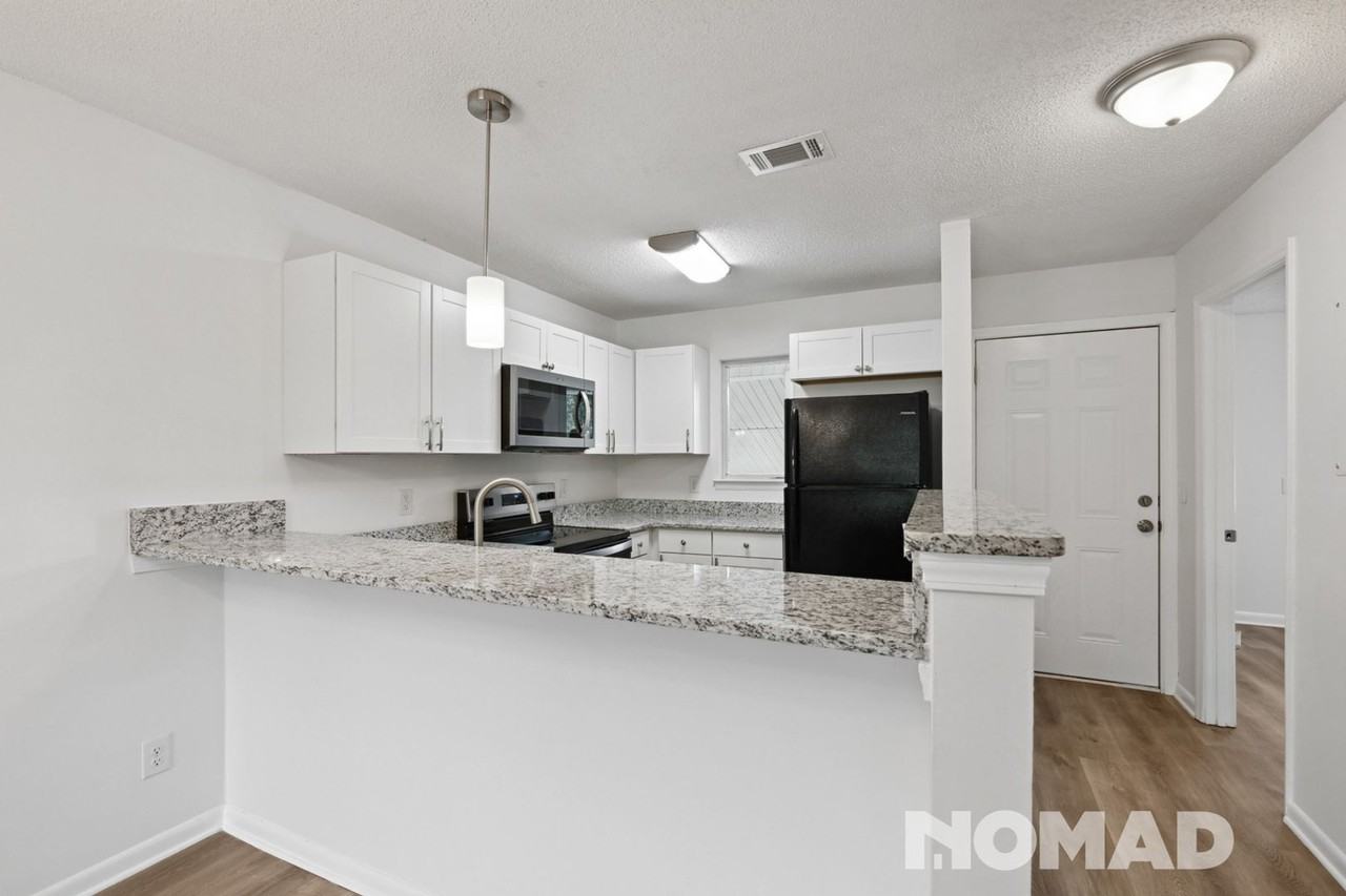 1667 Eagles Pl - Photo 5 of 17