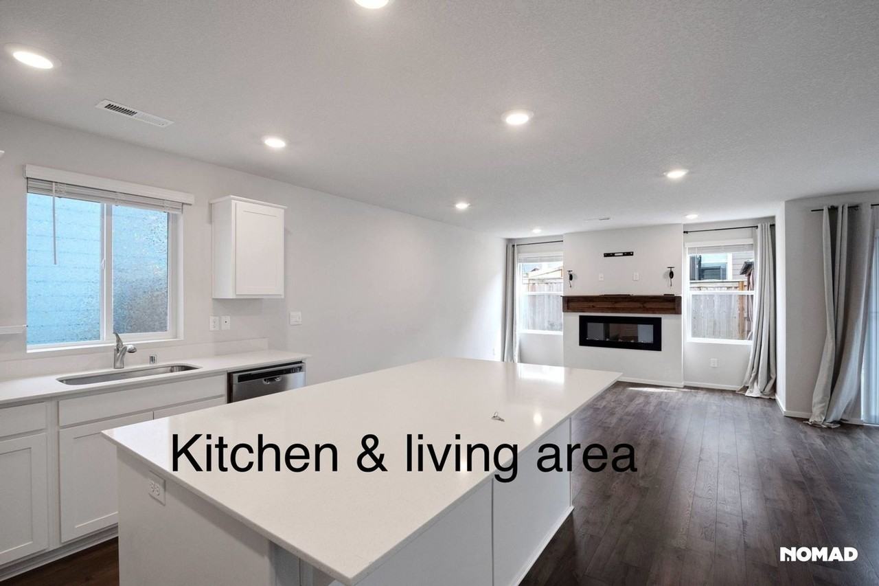 216 N 28th Pl - Photo 3 of 33