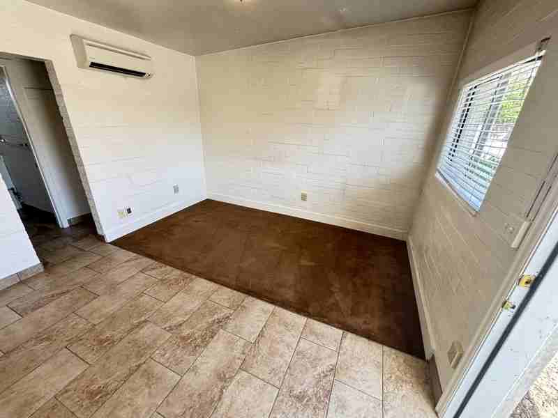 1643 S State St - Photo 2 of 10