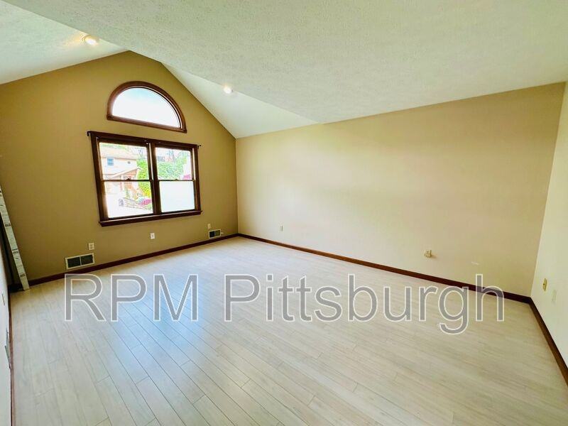 117 Pauline Dr - Photo 2 of 19