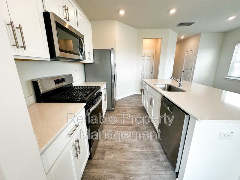 221 Starlight St - Photo 2 of 16