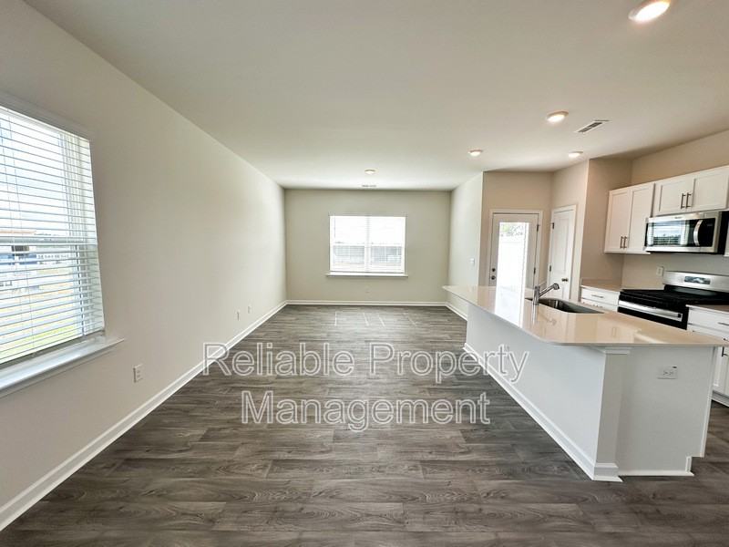 221 Starlight St - Photo 3 of 16