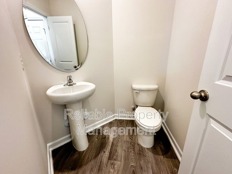 221 Starlight St - Photo 4 of 16