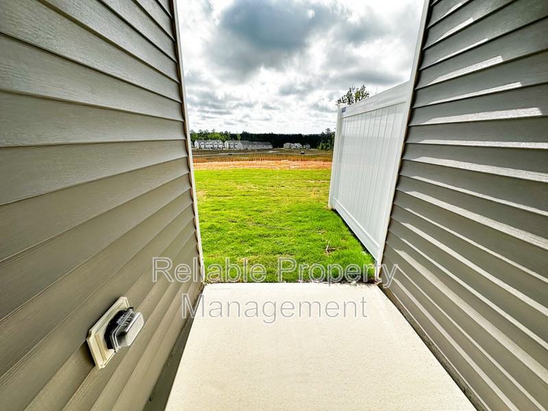 221 Starlight St - Photo 5 of 16