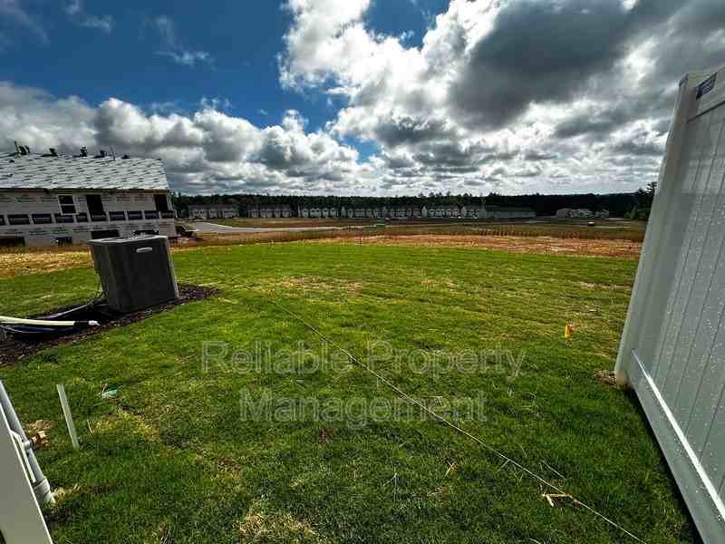 221 Starlight St - Photo 6 of 16