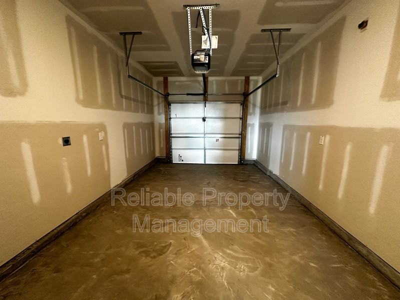 221 Starlight St - Photo 7 of 16