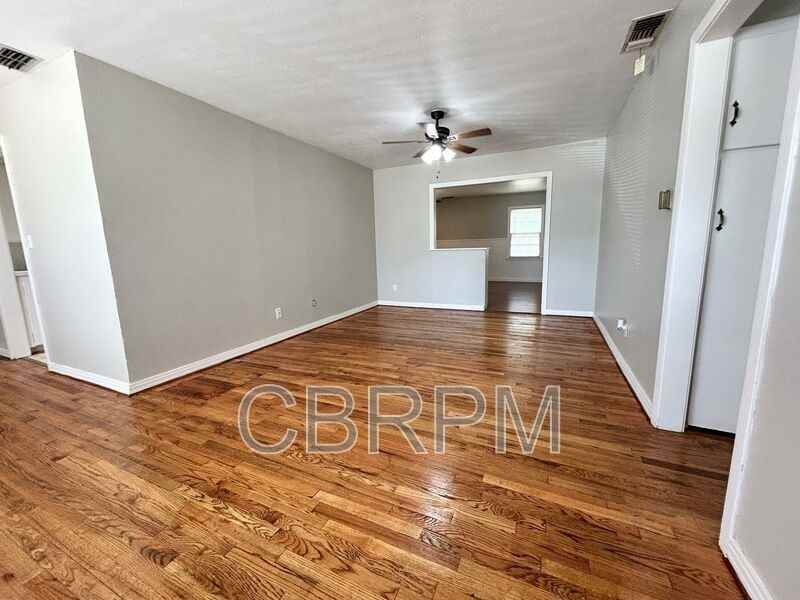 3818 32nd Street - Photo 3 of 11