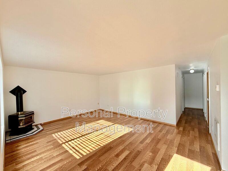 4102 Ne 131st Ave - Photo 2 of 12