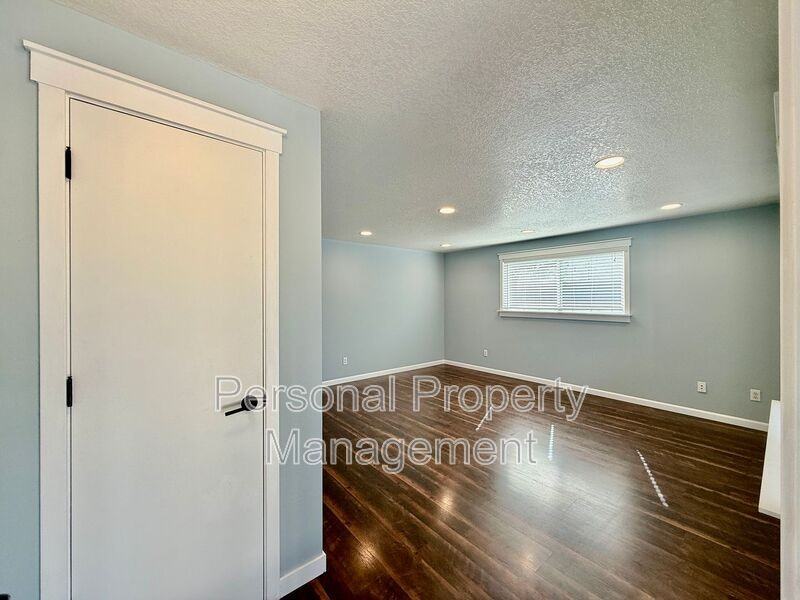 9719 Ne 60th Ave - Photo 2 of 15