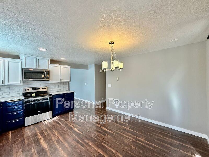 9719 Ne 60th Ave - Photo 5 of 15