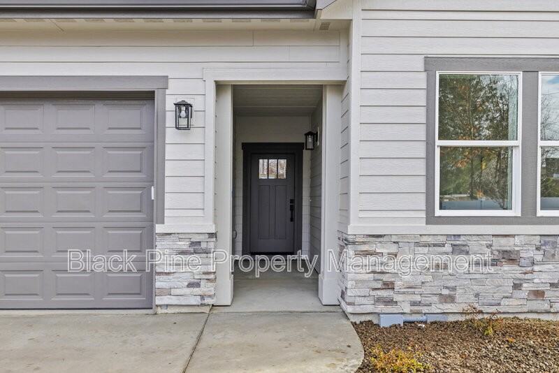 4642 N Maple Grove Rd #A - Photo 3 of 38