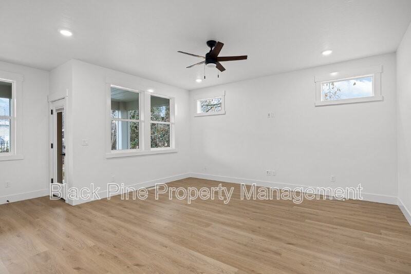 4642 N Maple Grove Rd #A - Photo 5 of 38
