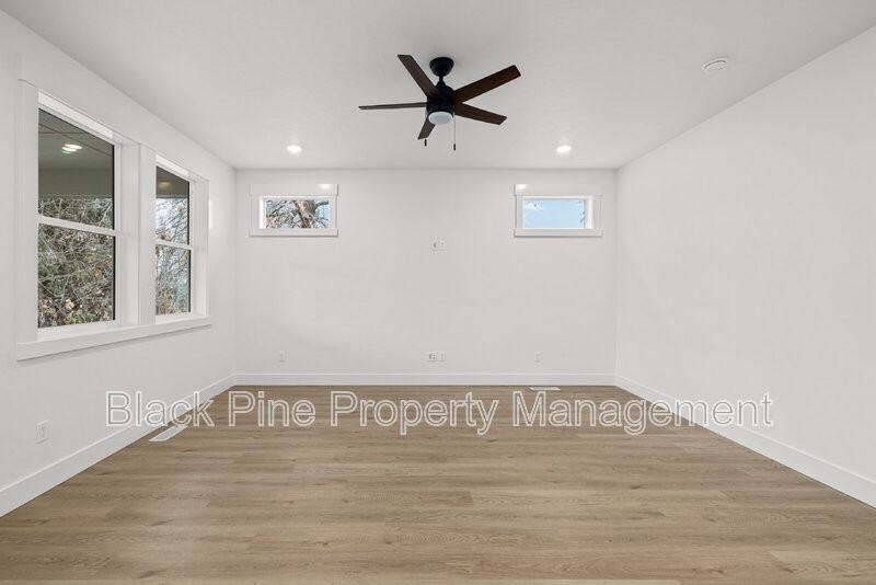 4642 N Maple Grove Rd #A - Photo 6 of 38