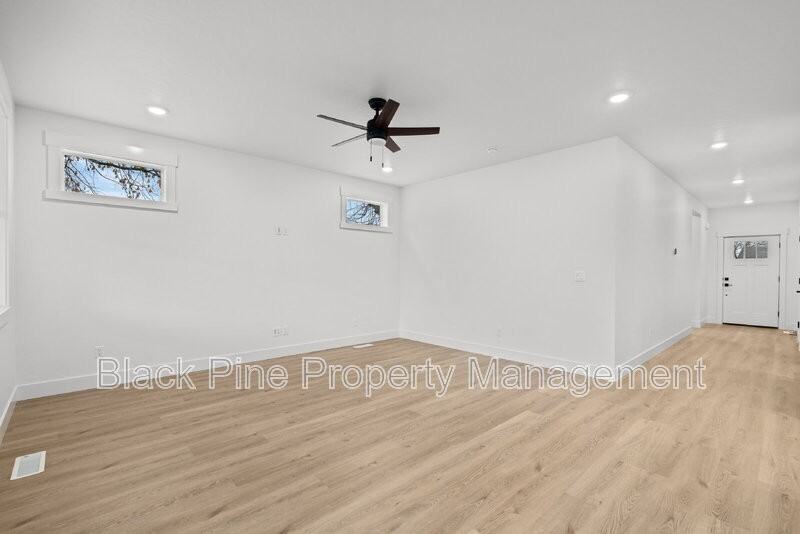 4642 N Maple Grove Rd #A - Photo 7 of 38