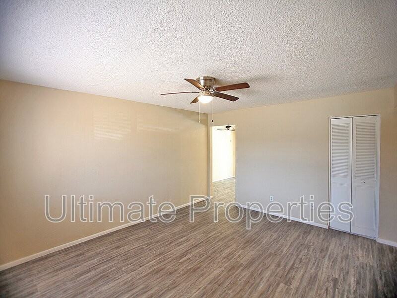 3144 W Charleston Ave - Photo 3 of 13