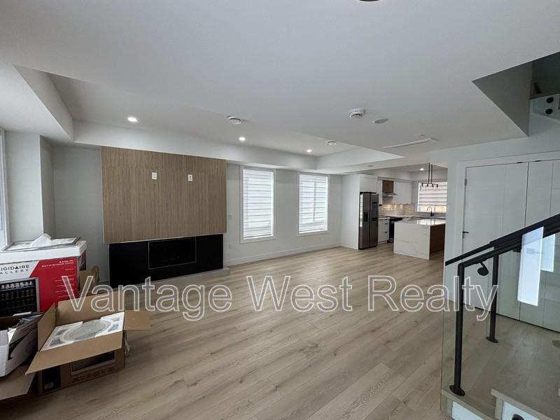 748 Raymer Ave - Photo 5 of 19